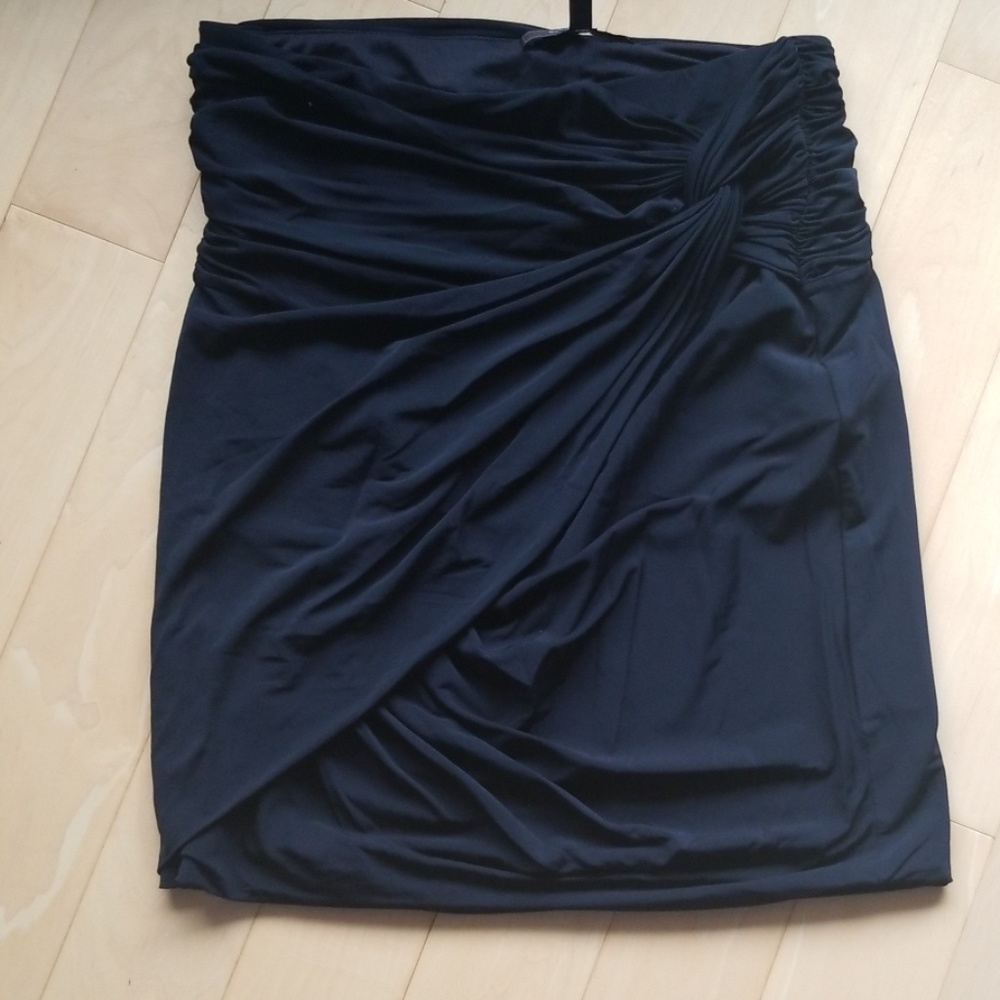 Bcbgmaxazria fitted skirt